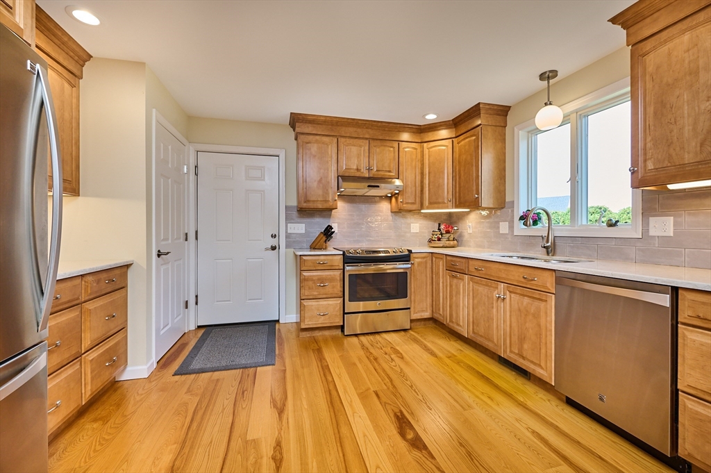 420 Hadley Road Sunderland, MA 01375 - Photo 8 of 33 Gallery Image 8