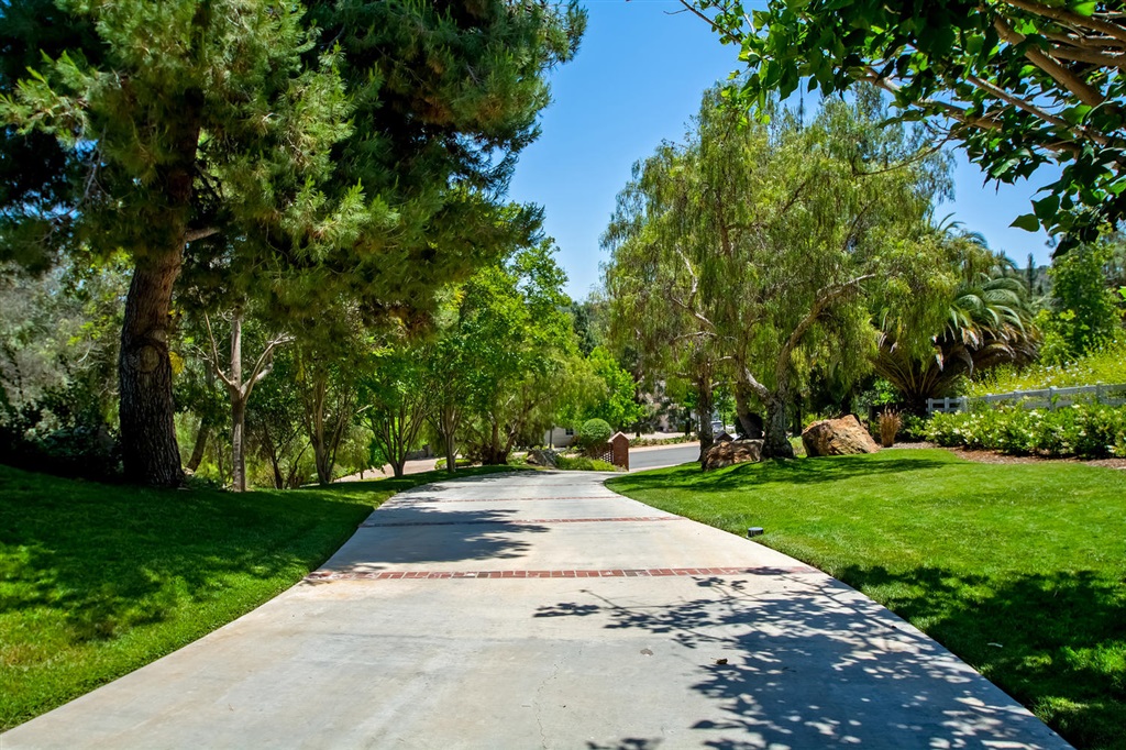 3270 Violet Ridge Encinitas, CA 92024 - Photo 2 of 13