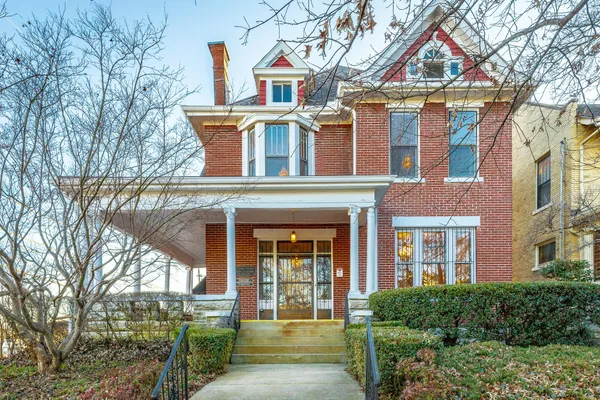 $1,100,000 | 930 Oak Street, Chattanooga, TN 37403