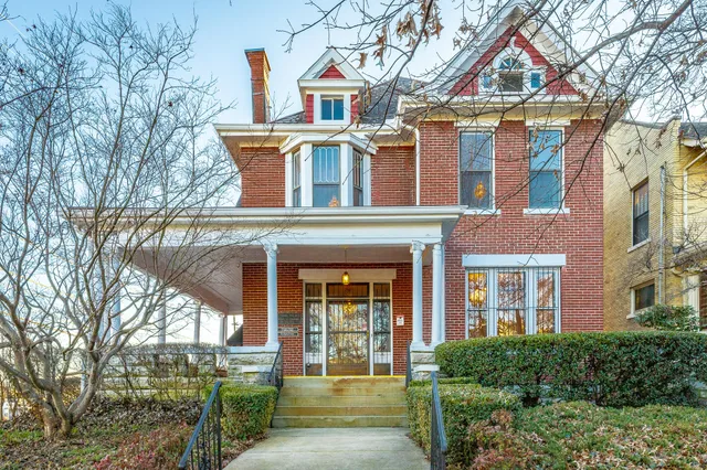 $1,100,000 | 930 Oak Street, Chattanooga, TN 37403