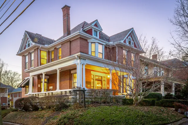 $1,100,000 | 930 Oak Street, Chattanooga, TN 37403