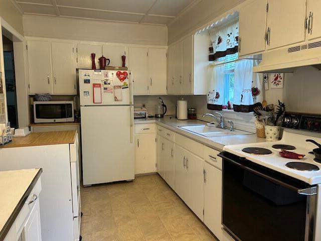 11 Averill Terrace Waterville, ME 04901 - Photo 4 of 29 Kitchen