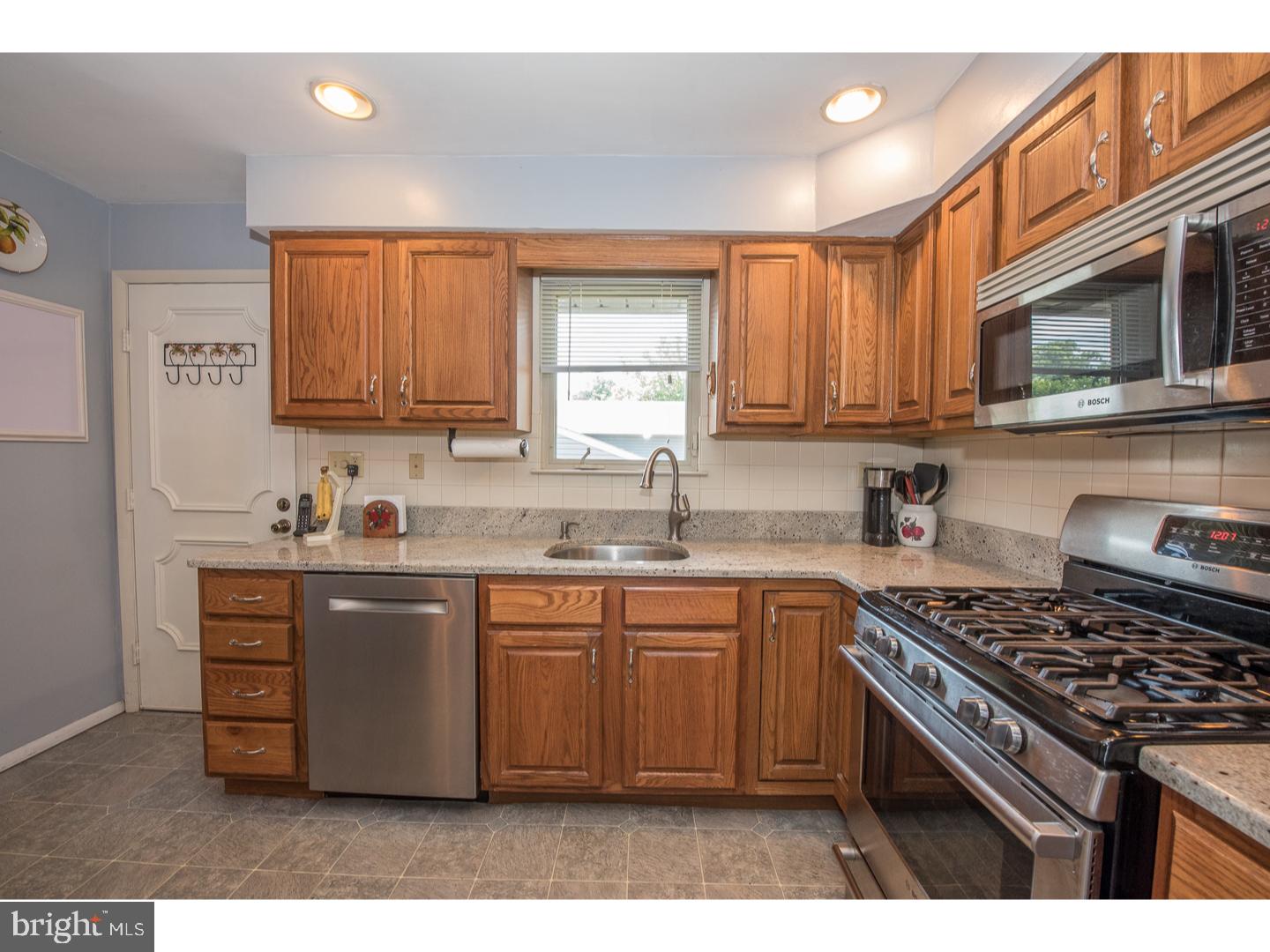 244 Hemlock Lane Springfield, PA 19064 - Photo 8 of 25