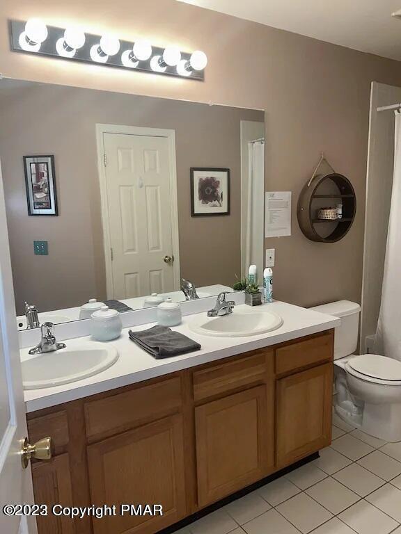 1080 Lancaster Drive Bushkill, PA 18324 - Photo 19 of 31 Bathroom