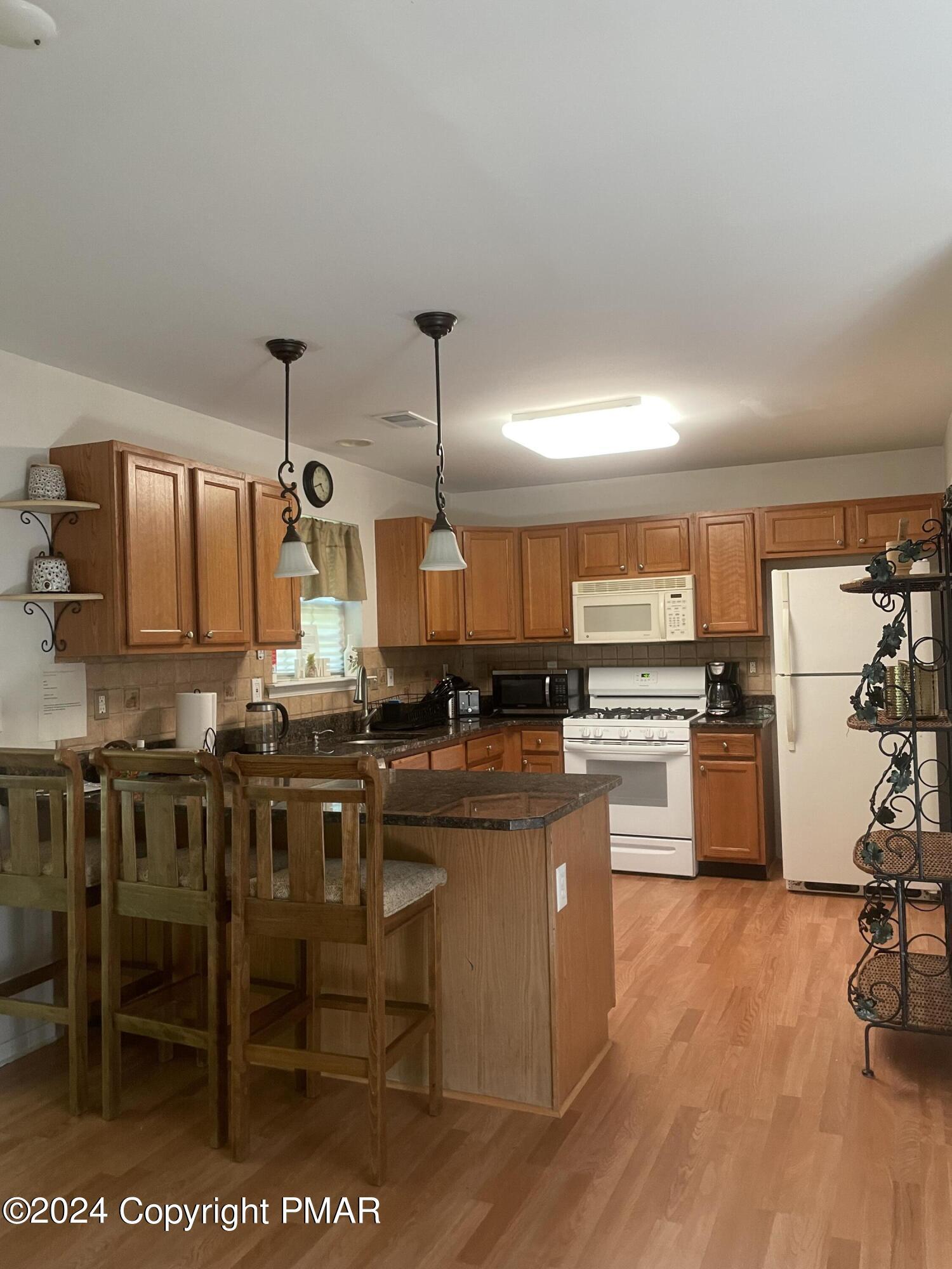 1080 Lancaster Drive Bushkill, PA 18324 - Photo 7 of 31 Kitchen