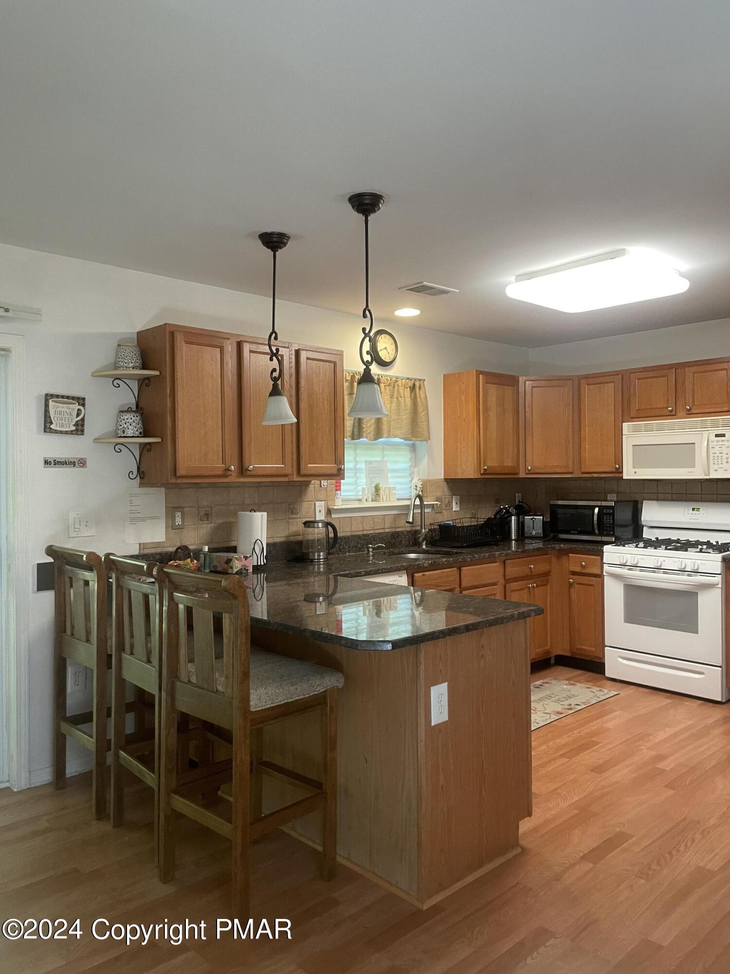 1080 Lancaster Drive Bushkill, PA 18324 - Photo 8 of 31 Kitchen