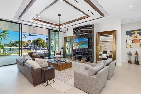 $13,995,000 | 100 Royal Palm Drive, Fort Lauderdale, FL 33301