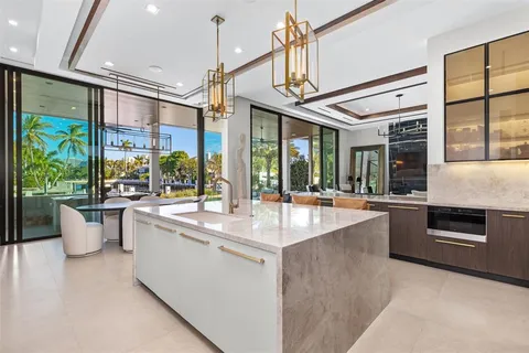 $13,995,000 | 100 Royal Palm Drive, Fort Lauderdale, FL 33301