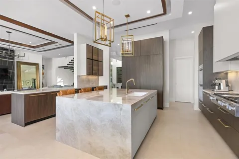 $13,995,000 | 100 Royal Palm Drive, Fort Lauderdale, FL 33301