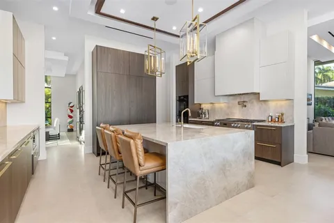 $13,995,000 | 100 Royal Palm Drive, Fort Lauderdale, FL 33301