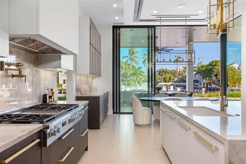 $13,995,000 | 100 Royal Palm Drive, Fort Lauderdale, FL 33301