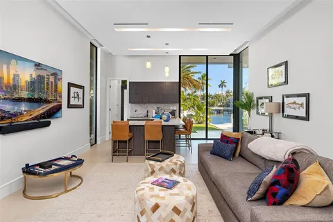 $13,995,000 | 100 Royal Palm Drive, Fort Lauderdale, FL 33301