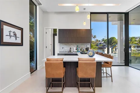 $13,995,000 | 100 Royal Palm Drive, Fort Lauderdale, FL 33301