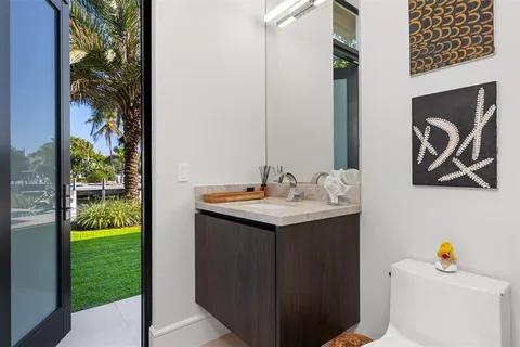 $13,995,000 | 100 Royal Palm Drive, Fort Lauderdale, FL 33301