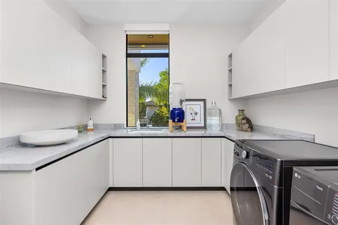 $13,995,000 | 100 Royal Palm Drive, Fort Lauderdale, FL 33301