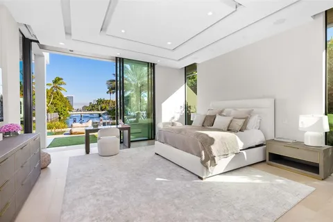 $13,995,000 | 100 Royal Palm Drive, Fort Lauderdale, FL 33301