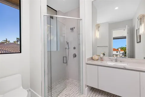 $13,995,000 | 100 Royal Palm Drive, Fort Lauderdale, FL 33301