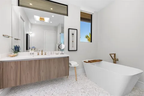 $13,995,000 | 100 Royal Palm Drive, Fort Lauderdale, FL 33301