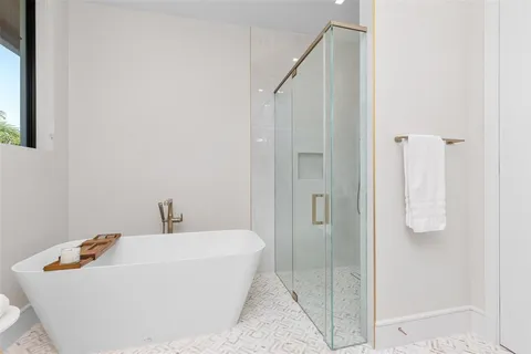 $13,995,000 | 100 Royal Palm Drive, Fort Lauderdale, FL 33301