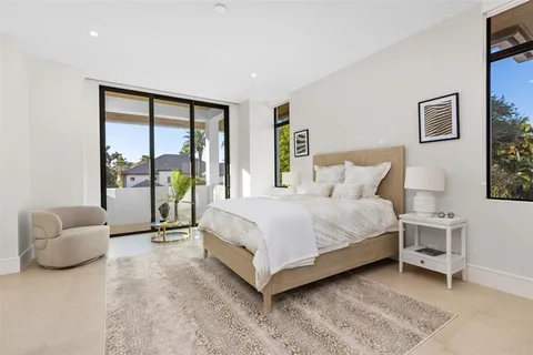 $13,995,000 | 100 Royal Palm Drive, Fort Lauderdale, FL 33301