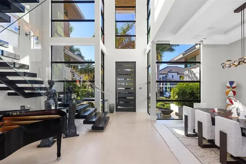 $13,995,000 | 100 Royal Palm Drive, Fort Lauderdale, FL 33301