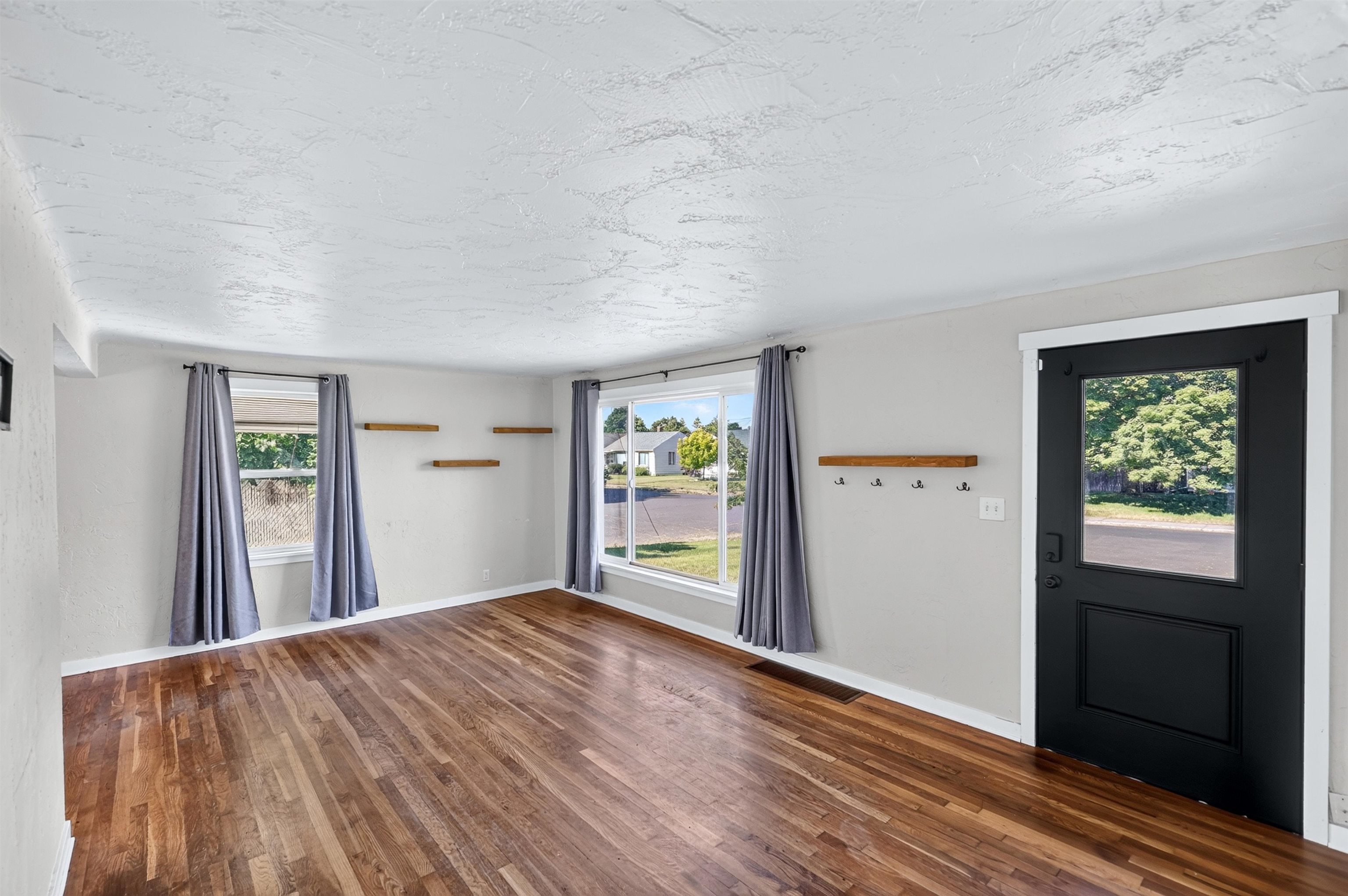 5104 North Elgin Street Spokane, WA 99205 - Photo 4 of 37
