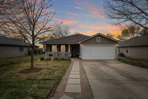 $315,000 | 2100 Oaklawn Drive, Taylor, TX 76574