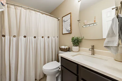 $315,000 | 2100 Oaklawn Drive, Taylor, TX 76574