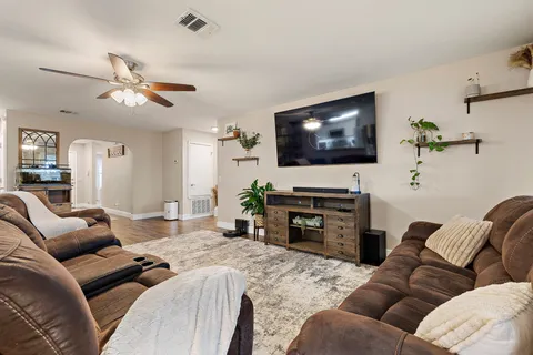 $315,000 | 2100 Oaklawn Drive, Taylor, TX 76574