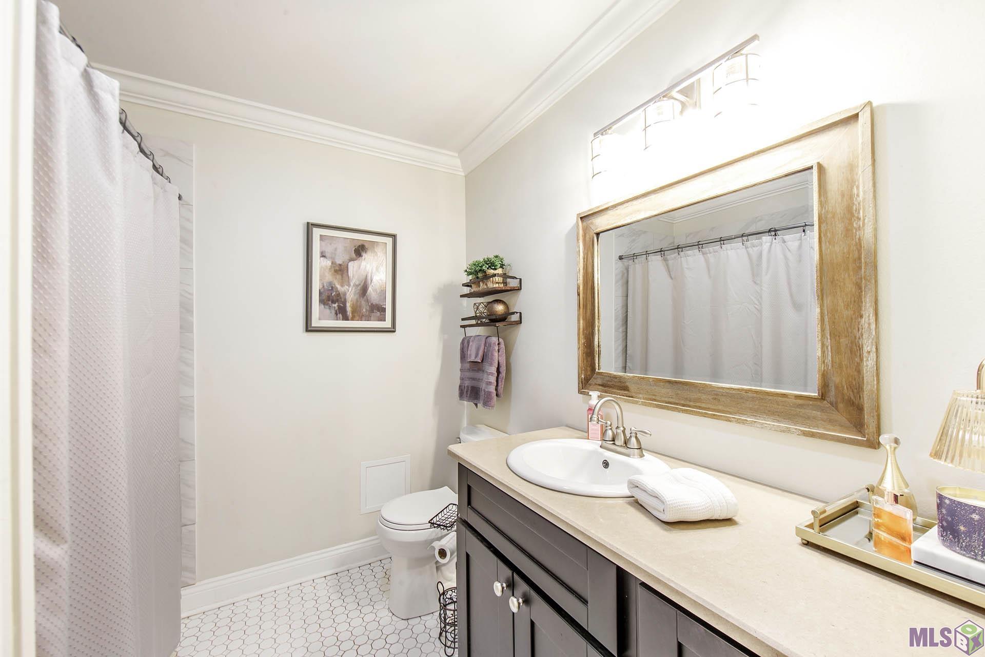 5 Houston Avenue Houma, LA 70360 - Photo 8 of 13 Primary Bath