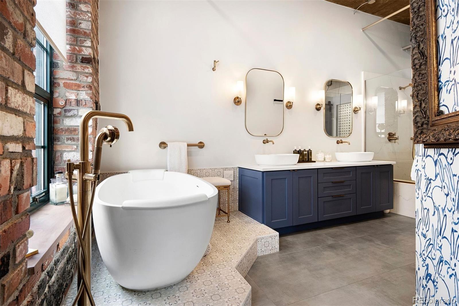 1801 Wynkoop Street, Unit 603 Denver, CO 80202 - Photo 5 of 40 a bathroom with a double vanity sink mirror and bathtub