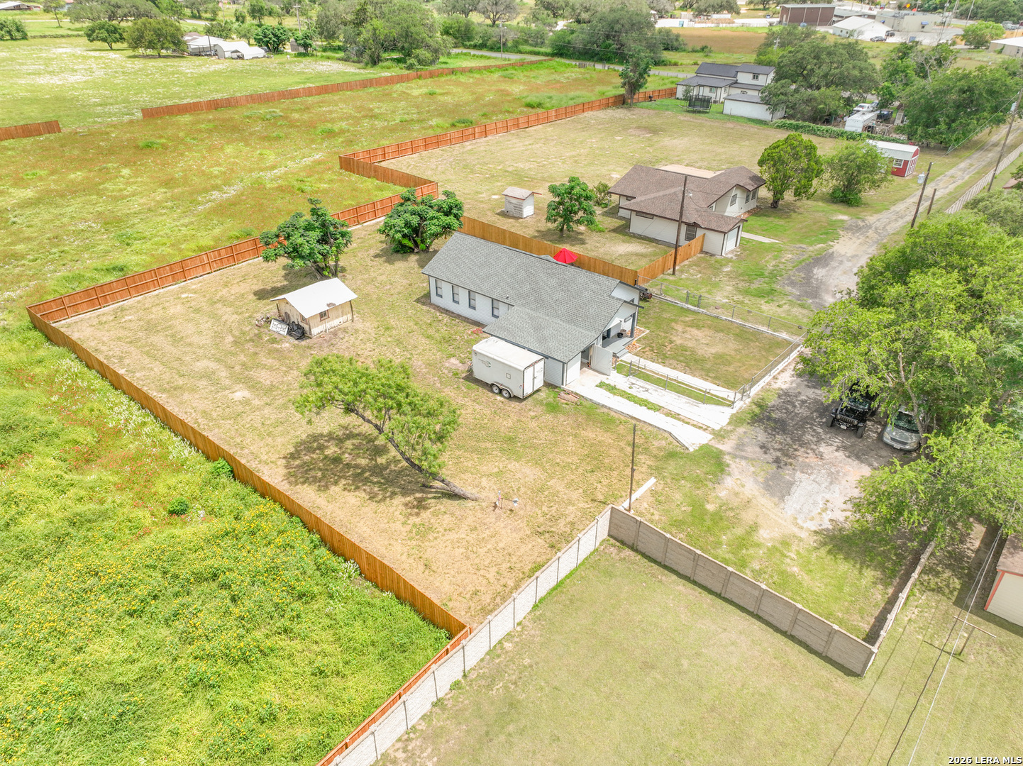 523 B Rossville Road Devine, TX 78016 - Photo 20 of 27