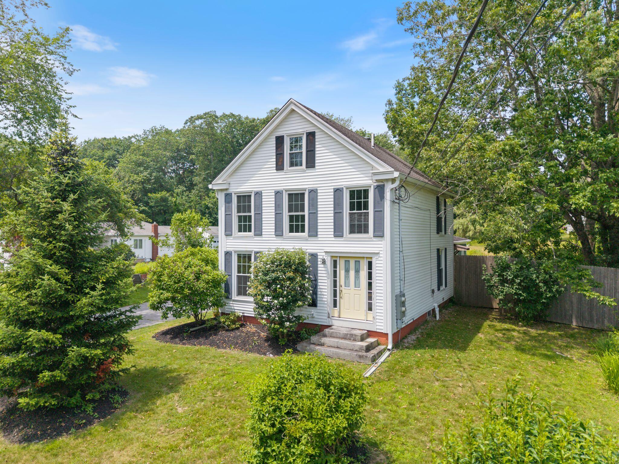 216 Middle Road Falmouth, ME 04105 - Photo 3 of 54 216_Middle_Rd_03