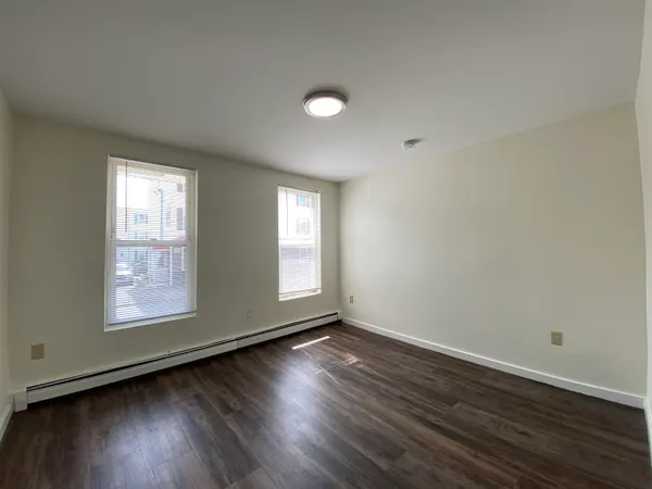 $1,674 | 143 Second Street, Unit 1, Manchester, NH 03102