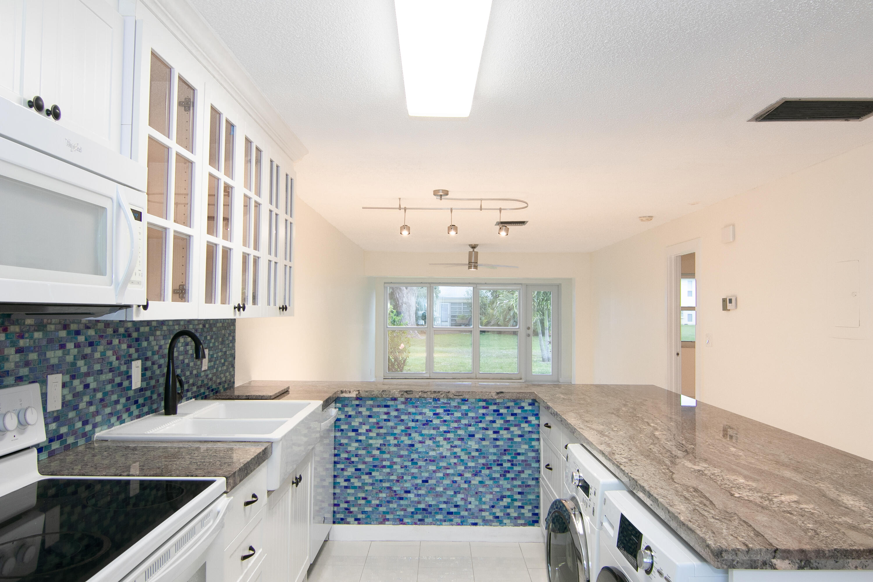 13741 Flora Place, Unit B Delray Beach, FL 33484 - Photo 4 of 34 Kitchen