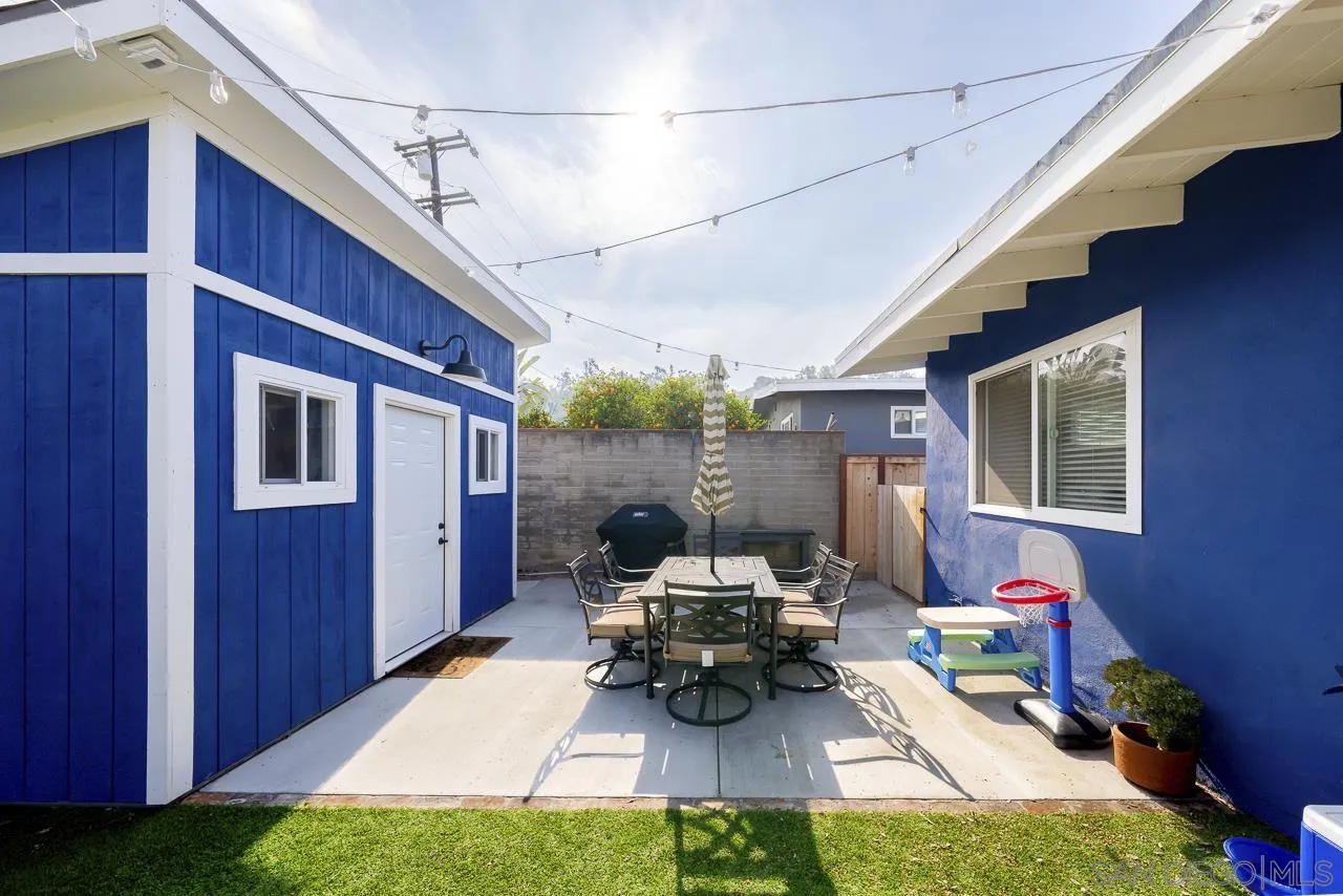 1243 Hardin Drive El Cajon, CA 92020 - Photo 23 of 32 a living room with furniture
