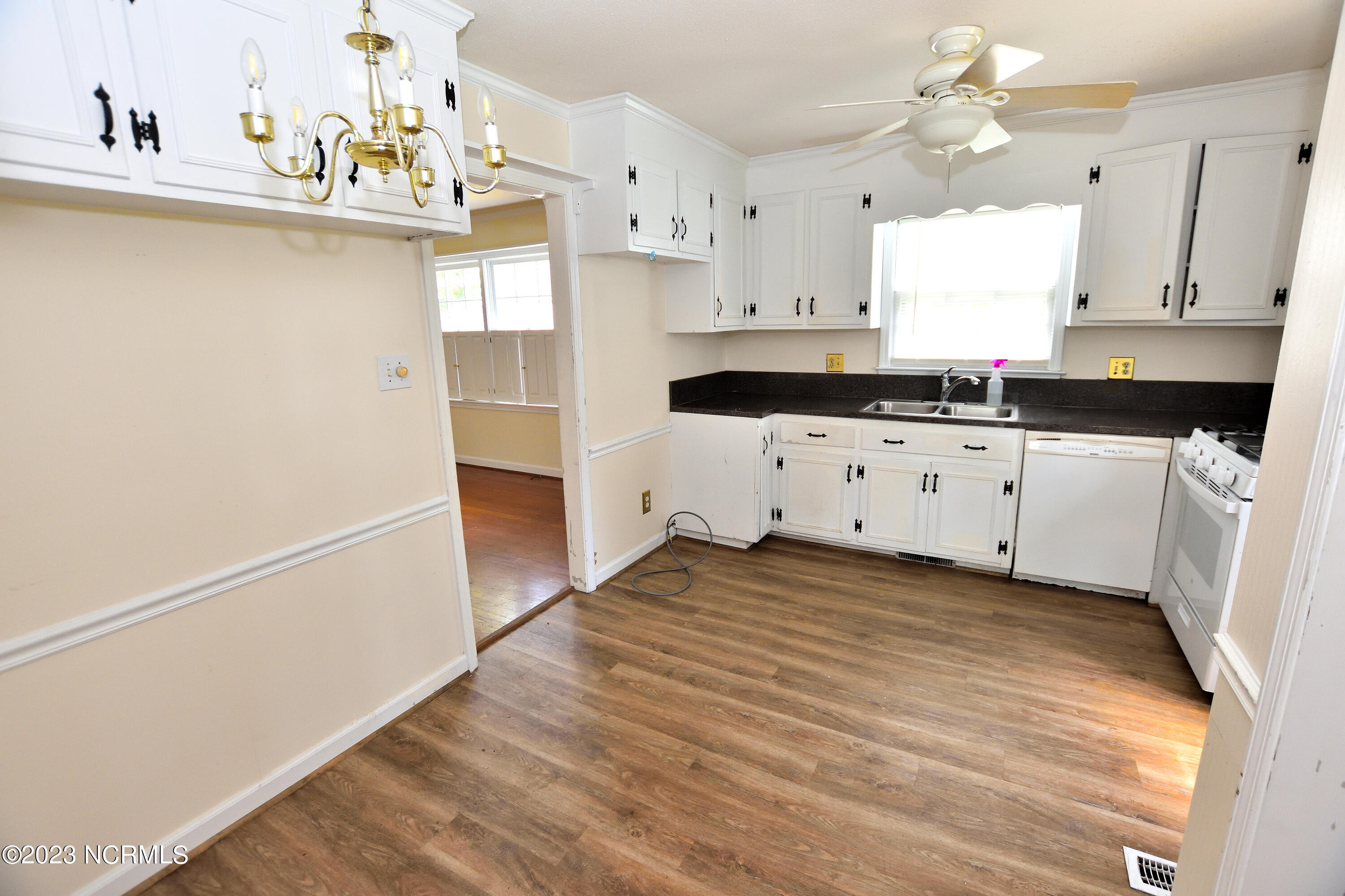 1633 Country Club Road Rocky Mount, NC 27804 - Photo 11 of 27 eat-in kitchen
