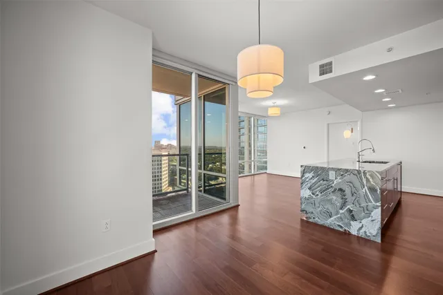 a view of livingroom with furniture