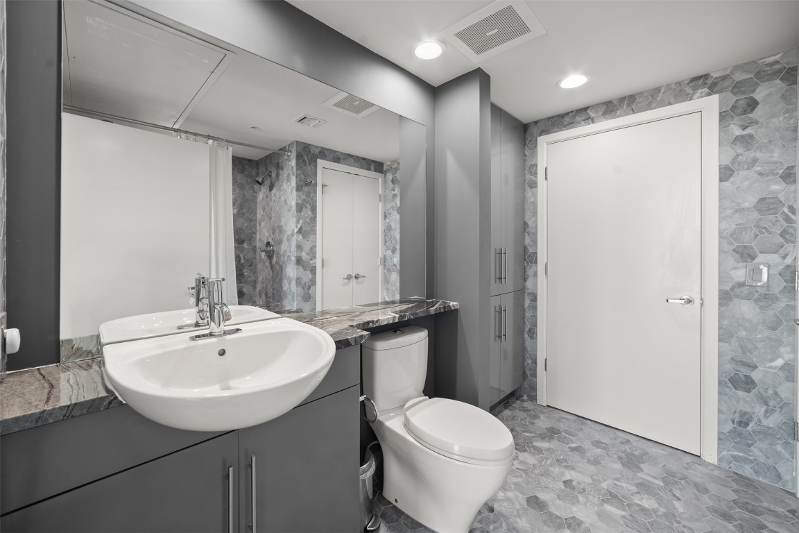 300 Bowie Street, Unit 2405 Austin, TX 78703 - Photo 26 of 39 a bathroom with a sink toilet and shower