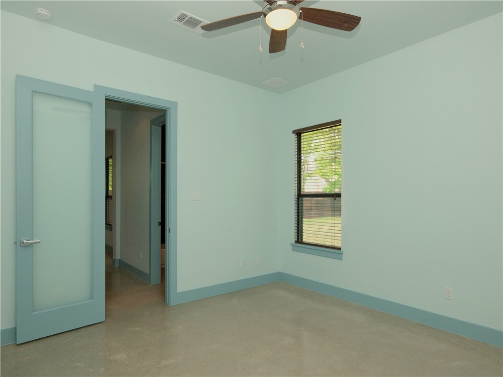306 Franklin Boulevard, Unit B Austin, TX 78751 - Photo 14 of 23 an empty room that has a window