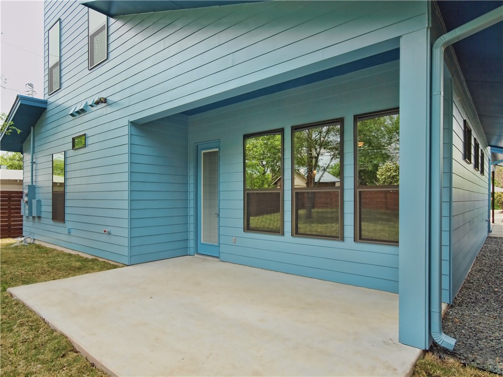 306 Franklin Boulevard, Unit B Austin, TX 78751 - Photo 21 of 23 a view of a backyard of a house