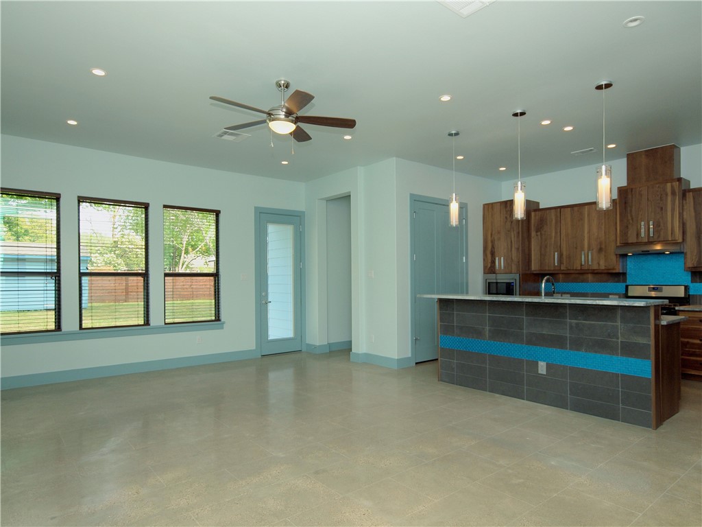306 Franklin Boulevard, Unit B Austin, TX 78751 - Photo 7 of 23 a view of room with a ceiling fan
