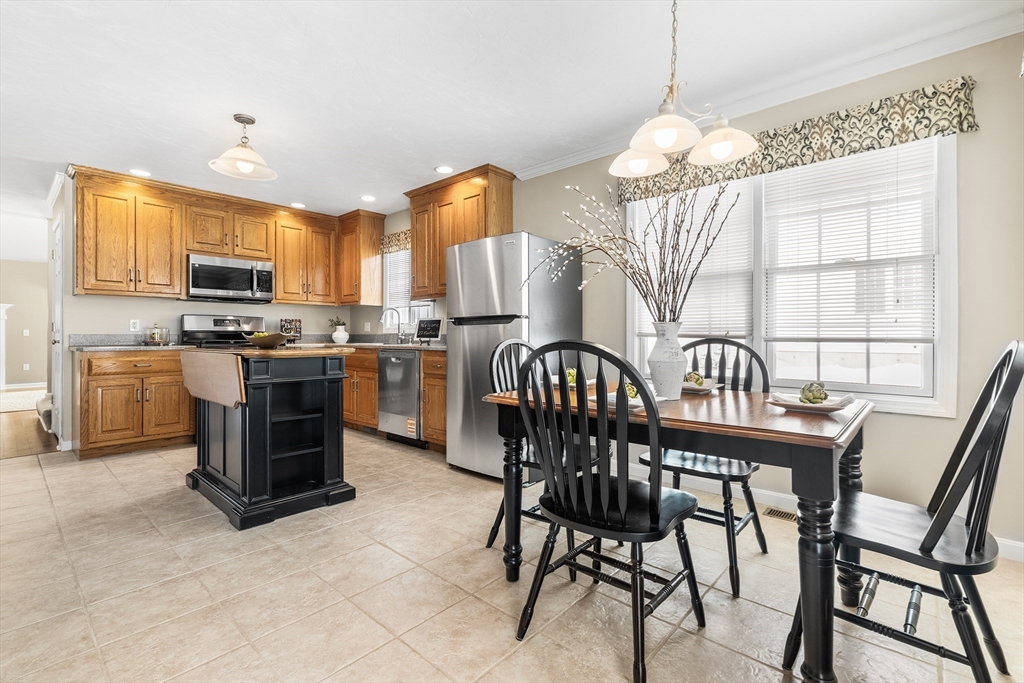 22 Fox Run Road, Unit 22 Blackstone, MA 01504 - Photo 4 of 42