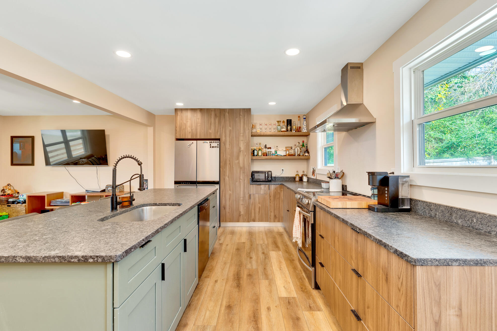 379-Beaumont-Rd-MLS-Photos-9