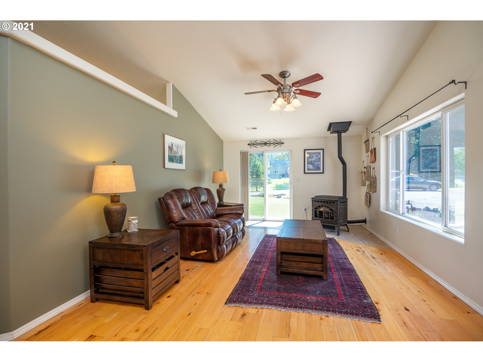 17 Teel Road White Salmon, WA 98672 - Photo 2 of 32 Gallery Image 2