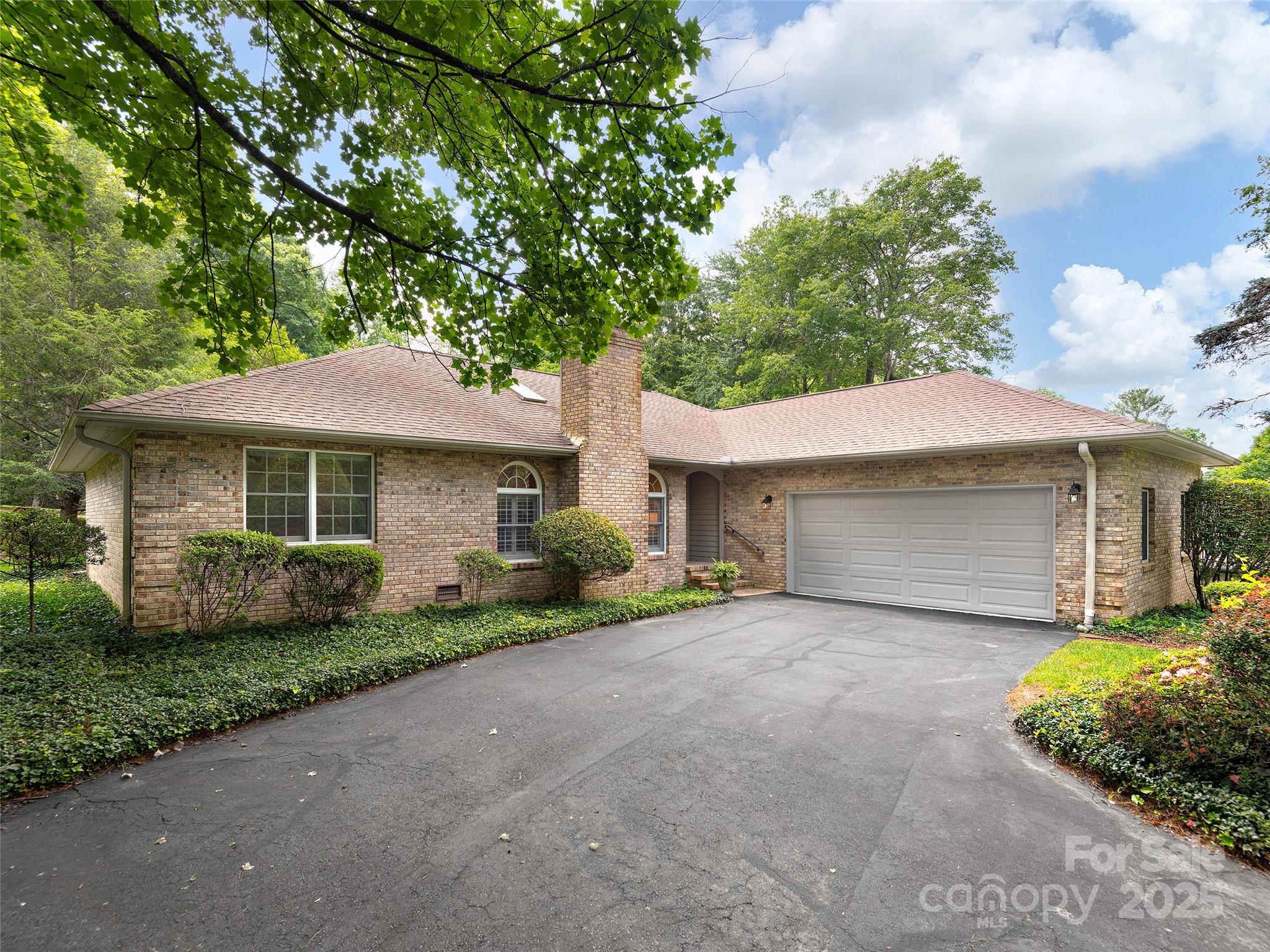 189 Cove Loop Road Hendersonville, NC 28739 - Photo 1 of 27 Gallery Image 1