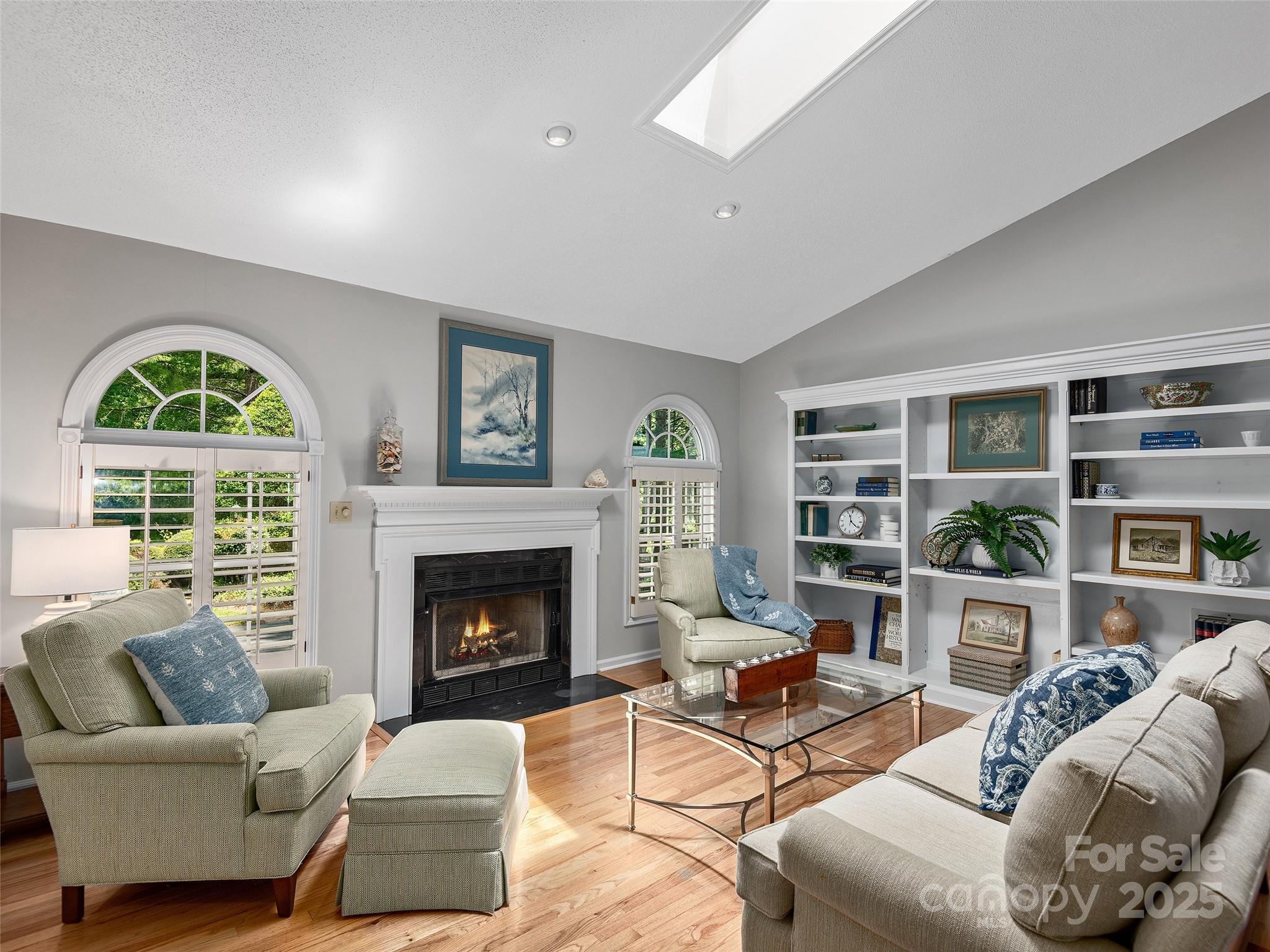 189 Cove Loop Road Hendersonville, NC 28739 - Photo 2 of 27 Gallery Image 2