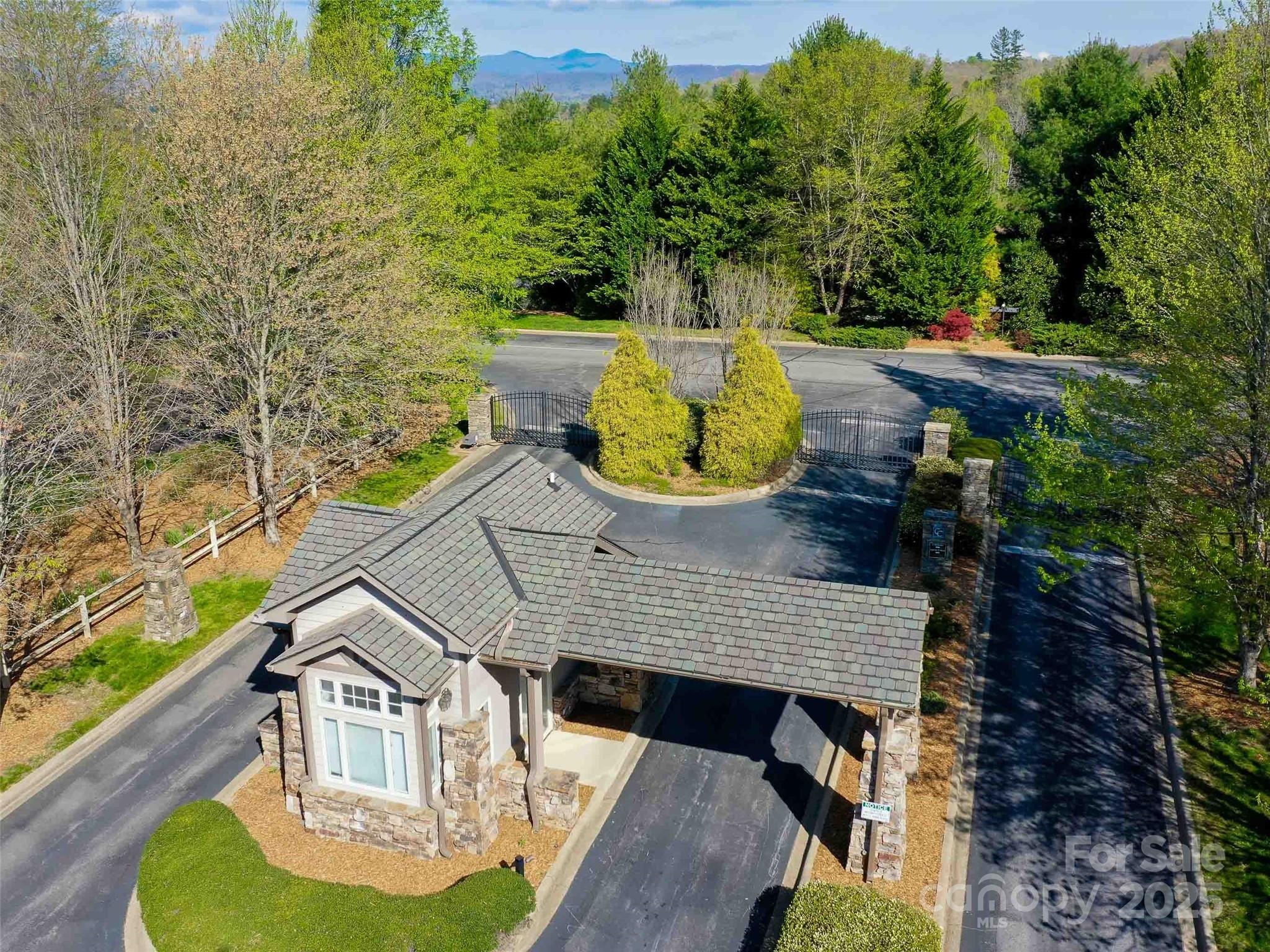 189 Cove Loop Road Hendersonville, NC 28739 - Photo 24 of 27 Gallery Image 24