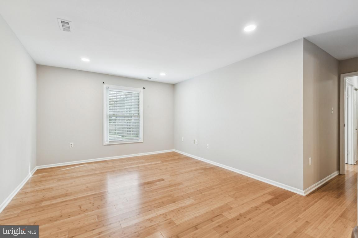 7402 Rokeby Drive Manassas, VA 20109 - Photo 21 of 25 Primary bedroom