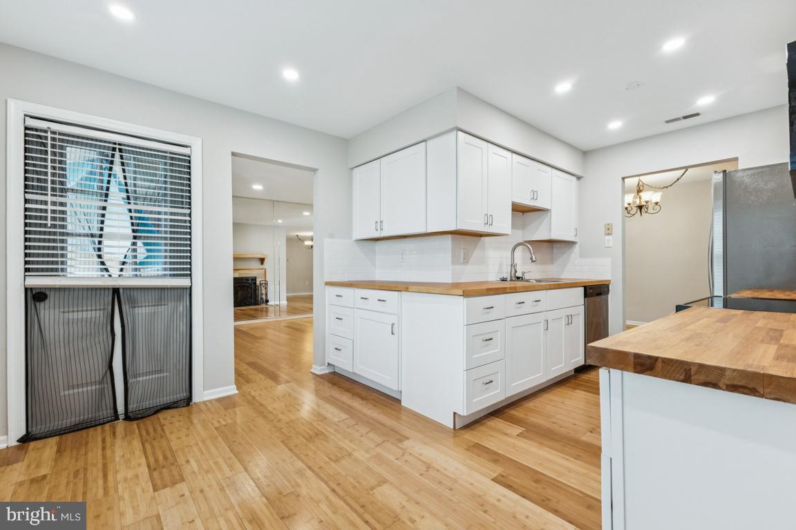 7402 Rokeby Drive Manassas, VA 20109 - Photo 8 of 25 Eat-in area with door access to the backyard.